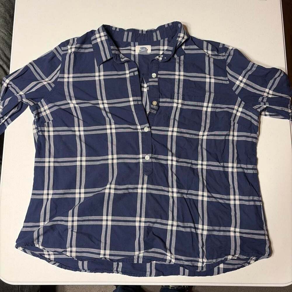 Old Navy Women's Blue and Navy Shirt